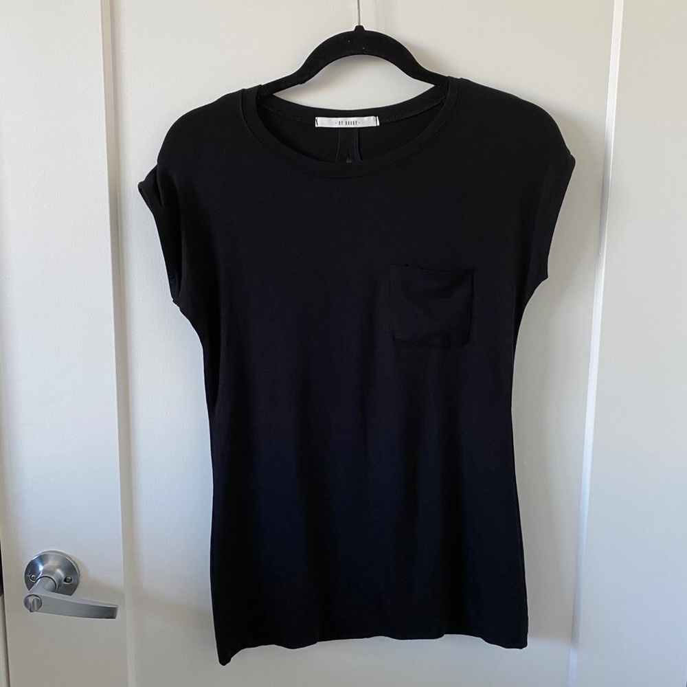 simple black tee 🌒